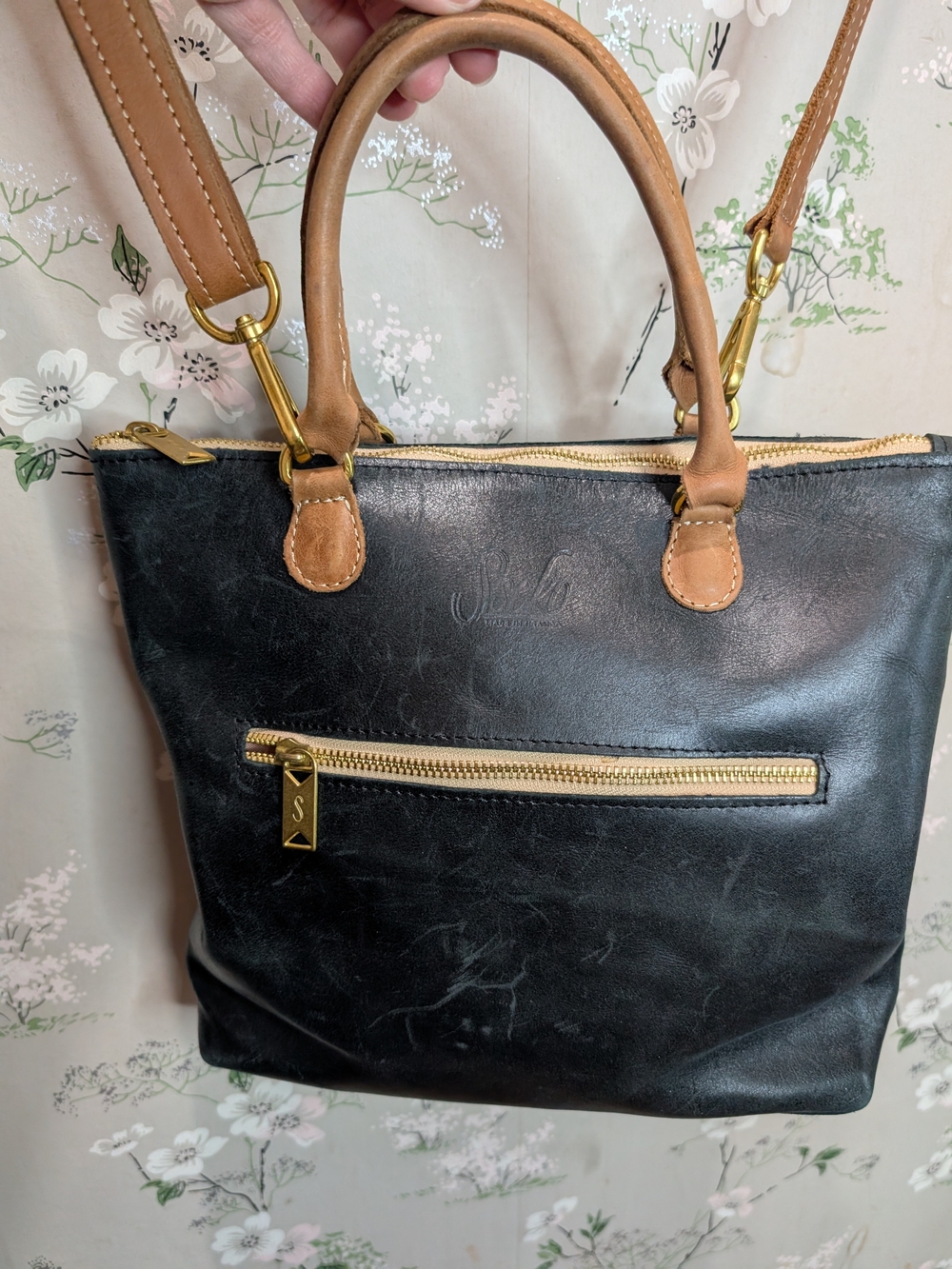 Sseko Zip Top Shopper Crossbody In Oiled Black
